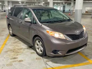 2013 TOYOTA SIENNA