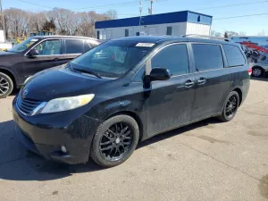 2012 TOYOTA SIENNA