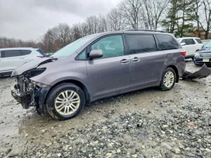 2015 TOYOTA SIENNA
