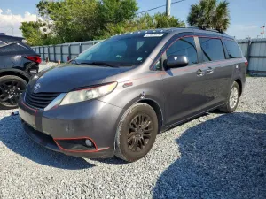 2017 TOYOTA SIENNA