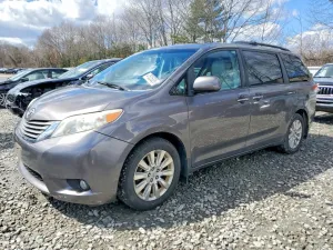 2013 TOYOTA SIENNA