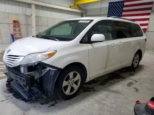 2017 TOYOTA SIENNA