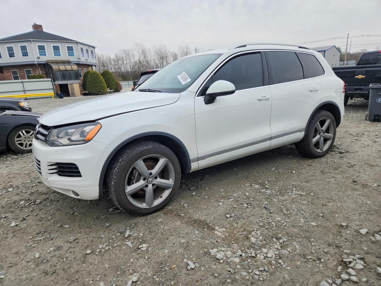 2013 VOLKSWAGEN TOUAREG