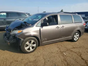2014 TOYOTA SIENNA