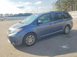 2013 TOYOTA SIENNA