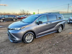 2025 TOYOTA SIENNA