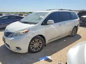 2014 TOYOTA SIENNA