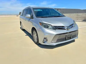 2017 TOYOTA SIENNA