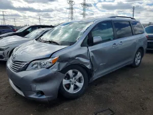 2017 TOYOTA SIENNA