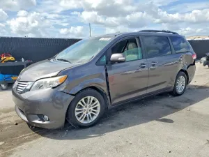 2013 TOYOTA SIENNA