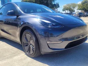 2025 TESLA MODEL Y