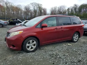 2011 TOYOTA SIENNA
