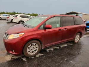 2017 TOYOTA SIENNA