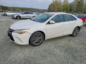2015 TOYOTA CAMRY SE