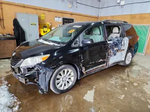 2012 TOYOTA SIENNA