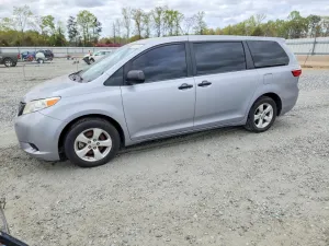 2017 TOYOTA SIENNA
