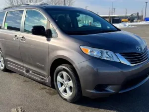 2016 TOYOTA SIENNA
