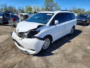 2011 TOYOTA SIENNA