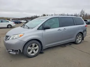 2012 TOYOTA SIENNA