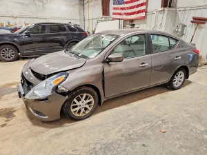 2015 NISSAN VERSA