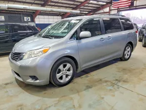 2011 TOYOTA SIENNA