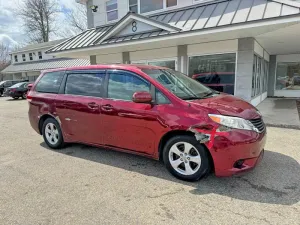 2012 TOYOTA SIENNA