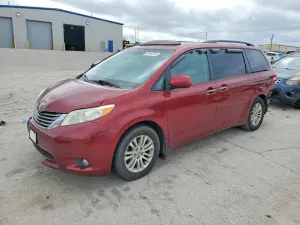 2012 TOYOTA SIENNA