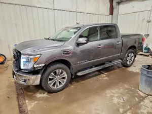 2017 NISSAN TITAN