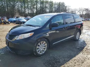 2013 TOYOTA SIENNA