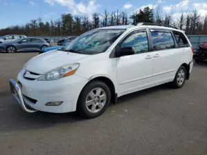 2010 TOYOTA SIENNA