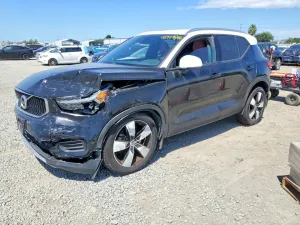 2019 VOLVO XC40
