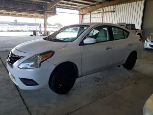 2016 NISSAN VERSA