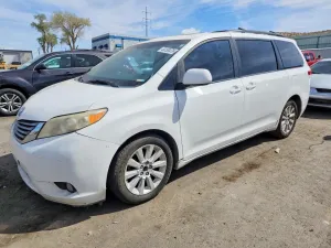 2011 TOYOTA SIENNA