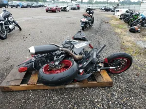 2025 SUZUKI GSXR1000