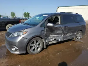 2011 TOYOTA SIENNA