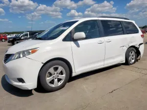 2014 TOYOTA SIENNA