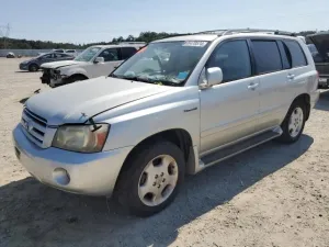 2004 TOYOTA HIGHLANDER