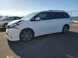 2016 TOYOTA SIENNA