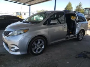 2013 TOYOTA SIENNA