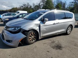 2019 CHRYSLER PACIFICA
