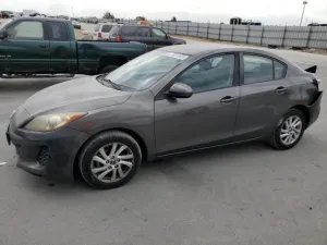 2013 MAZDA 3