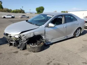 2014 TOYOTA CAMRY