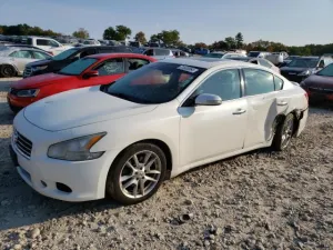 2010 NISSAN MAXIMA
