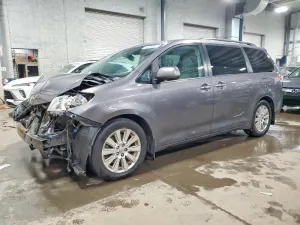 2011 TOYOTA SIENNA