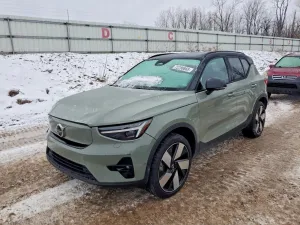 2024 VOLVO XC40