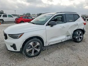 2025 VOLVO XC40 PLUS