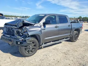 2017 TOYOTA TUNDRA
