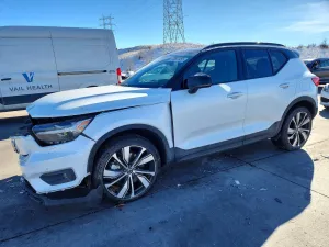 2021 VOLVO XC40