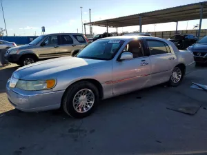 2002 LINCOLN TOWNCAR