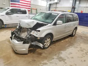 2010 CHRYSLER MINIVAN